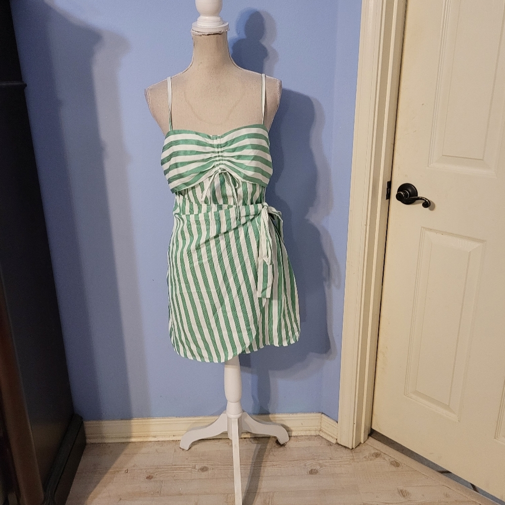 Le Lis Large Womens Dress